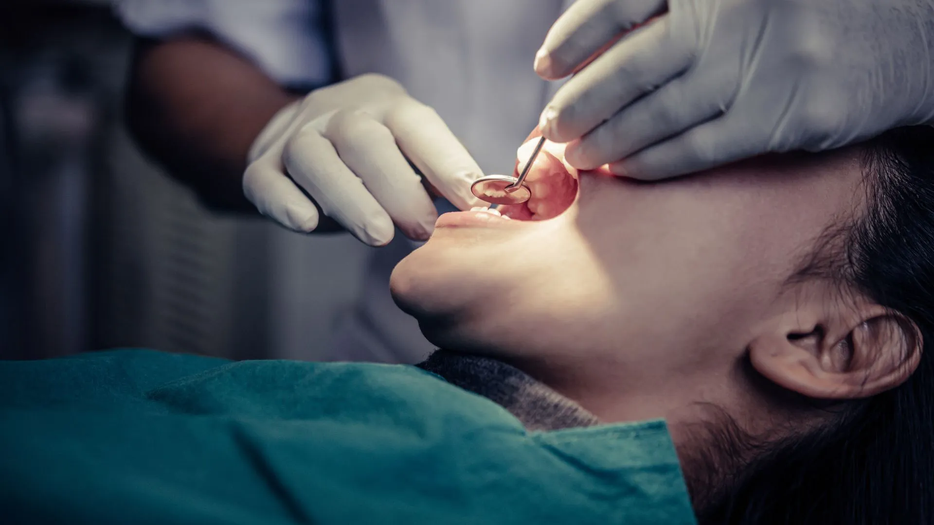 What Causes an Infection after Dental Implants